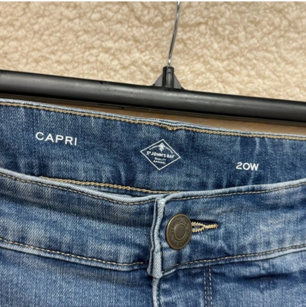 Size 20W (2X) - ST. JOHN'S BAY - Denim Jean Sculpt Capri Pants Stretch NEW - Picture 2 of 6